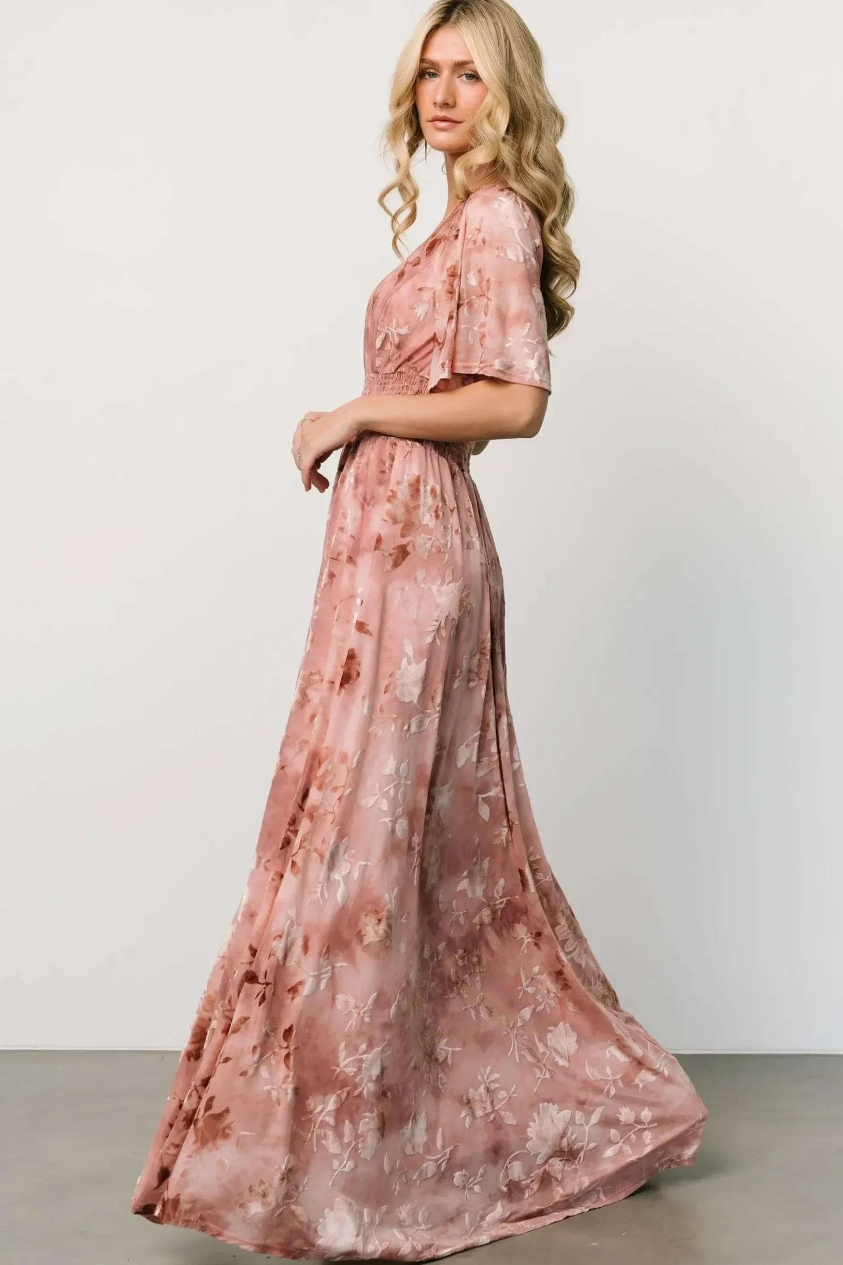 Baltic Born bump friendly|WINTER ESSENTIALS|Veronica Velvet Maxi Dress | Blush